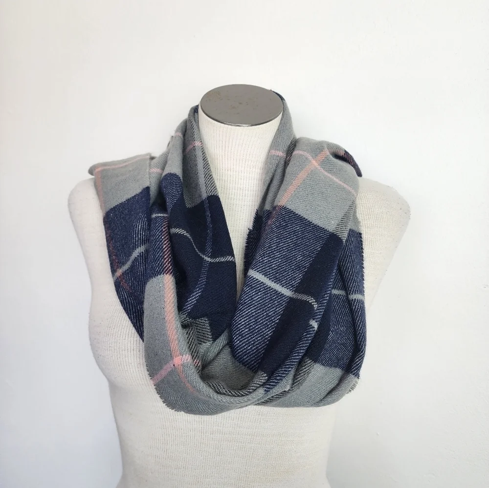 Plaid Gray Blue & Pink Scraf